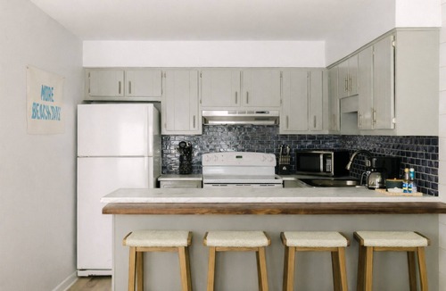 El Centro Beach Condo | Modern Condo,Pool + Steps to Beach,Prime Location