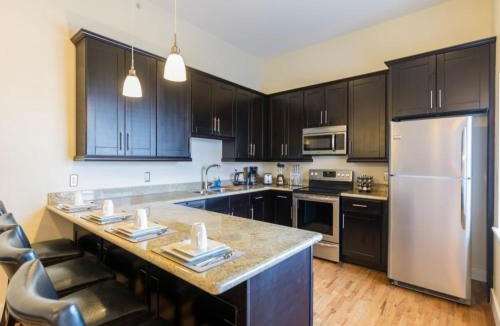 Central Business District Apartment | Modern Condos near French Quarter & Bourbon Street