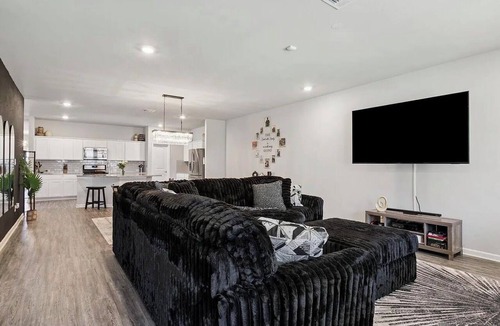 Shenandoah House | Modern & Cozy 4 bedroom home minutes from LSU & other local hotspots