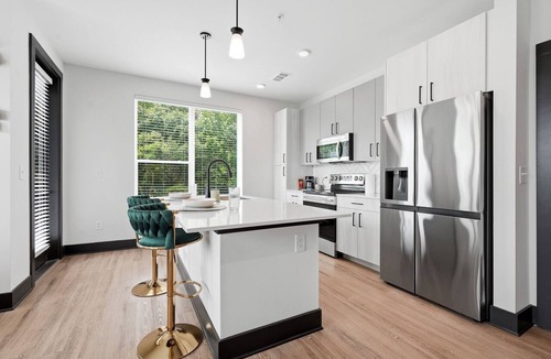 East Side Condo | Modern Emerald Oasis Stylish Decatur Getaway