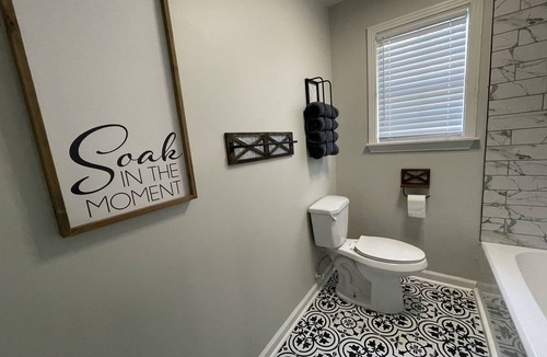 Pearl House | Modern Farmhouse w/Gameroom and theater room close to everything
