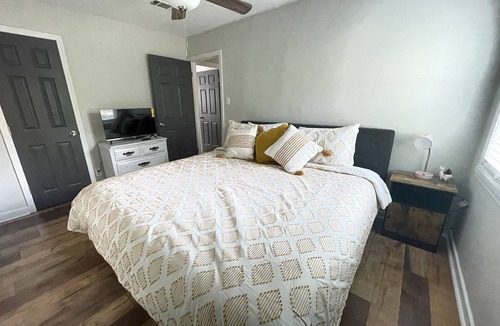 Pearl House | Modern Farmhouse w/Gameroom and theater room close to everything