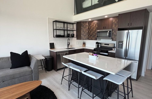 Lakeview House | Modern Guesthouse on Townline Lake with access to private pickleball court.