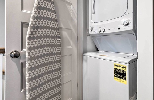 Gulf Shores Cabin | Modern Gulf Shores Cottage w/ Pool & Beach Access!