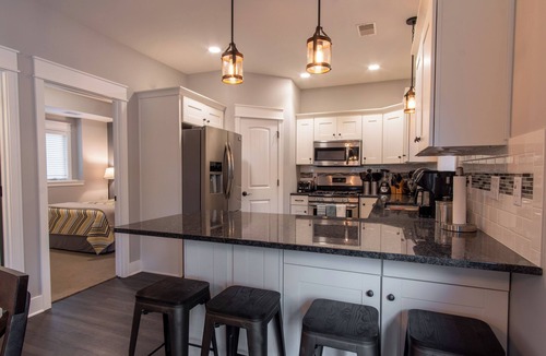 South Haven House | Modern Home - 5 Blocks to Beach - 3 to Downtown - Park your car and forget it!
