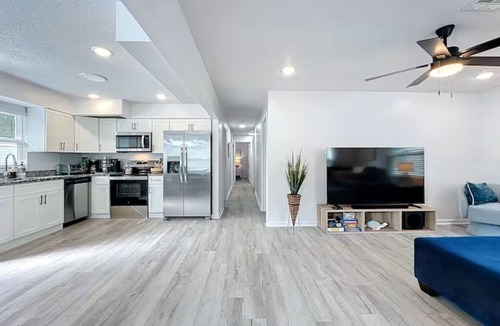 Sanford House | Modern home near Sanford's Historic District