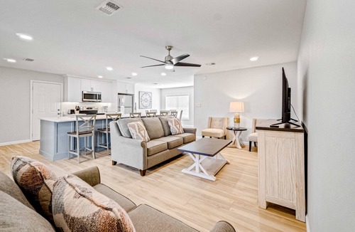 Ono Island House | Modern home with WiFi, deck, washer & dryer and central AC