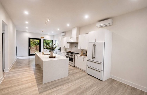Home Park House | Modern Luxury Home Near World Cup Events