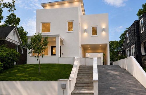 Home Park House | Modern Luxury Home Near World Cup Events