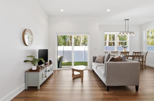 Mount Dora House | Modern Mount Dora Escape Style and Sunshine home