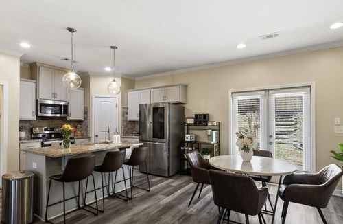 Tuscaloosa House | Modern Oasis in Tuscaloosa 10 minutes from downtown and Campus