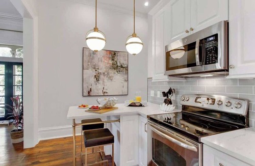 Historic Downtown Savannah Condo | Modern Queen Anne Victorian | Forsyth Park
