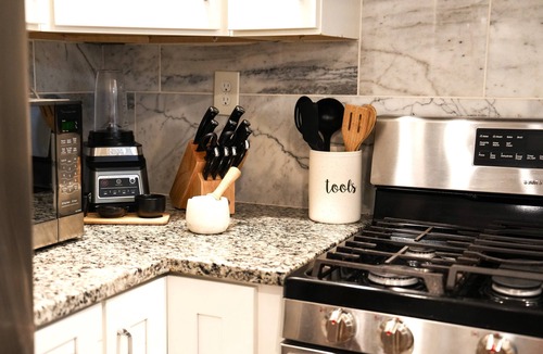 Gresham Park House | Modern-Retreat-Attlanta house/4bedrooms/petfriendly