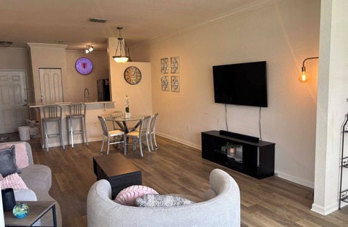 Oviedo Apartment | Modern Retreat w/Pool, Bowling Alley & Grills