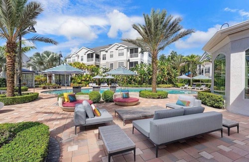 Oviedo Apartment | Modern Retreat w/Pool, Bowling Alley & Grills