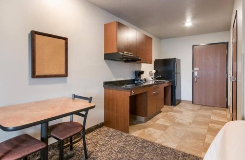 Lithia Springs Hotel | Modern Room w/Kitchen Close to Georgia Dome