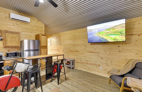 Joaquin House | Modern Sabine River Cabin, 3 Mi to Boat Launch!