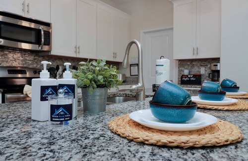 Loughman House | Modern Solterra 5BR Villa w/Private Pool, Spa, Game Room & Resort Amenities