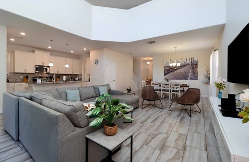 Loughman House | Modern Solterra 5BR Villa w/Private Pool, Spa, Game Room & Resort Amenities