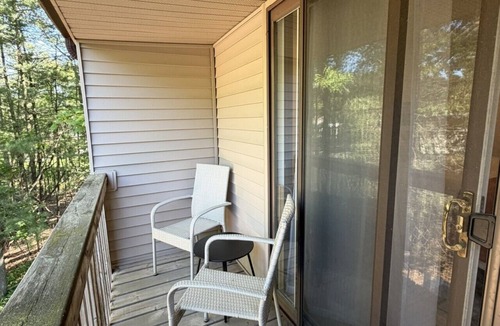Ferrysburg Condo | Modern Spring Lake Retreat | Walk to Coast Guard Park