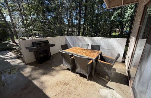 Ferrysburg Condo | Modern Spring Lake Retreat | Walk to Coast Guard Park