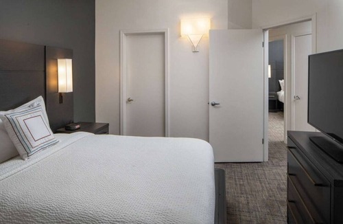 Arts/Warehouse District Hotel | Modern Suites in the Heart of New Orleans! Outdoor Pool, Breakfast, Pet-friendly
