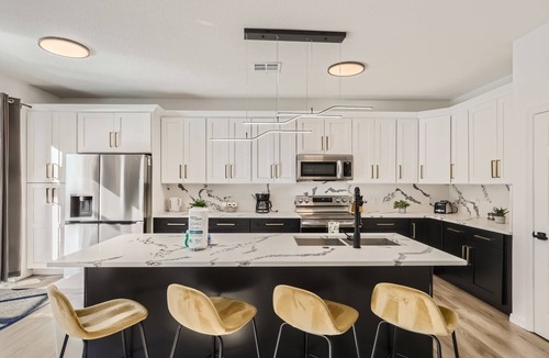 Windwood Bay House | Modern Tranquil Villa| 4 bed/3 bath Private Pool Heaven| Close to ChampionsGate and The Parks!