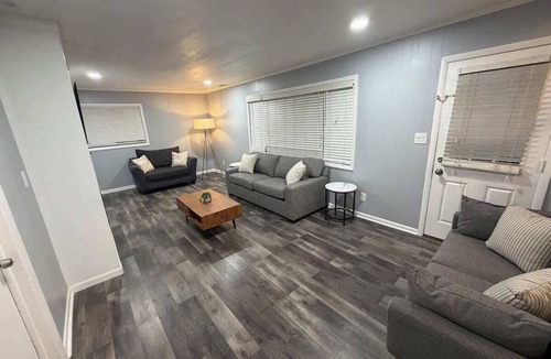 Decatur House | Modern Vintage w/Pool Table - 4BR|6BD Sleeps 12
