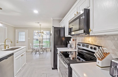 Gonzales House | Modernly Styled Home - 30 minutes away from New Orleans Airport & Baton Rouge