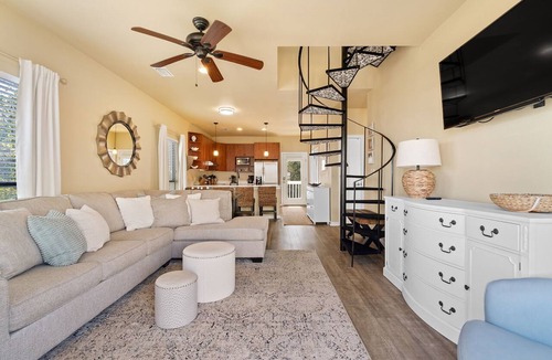 Ono Island Condo | Molokai Villas Riverside 7A-Fab Bayfront Views!
