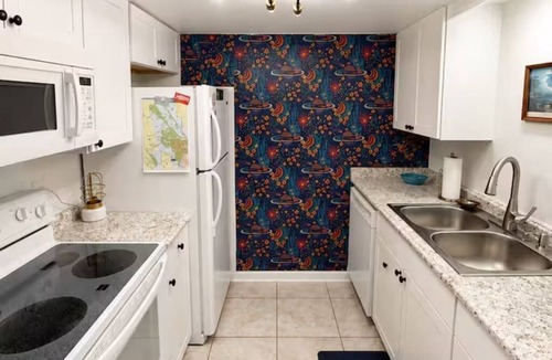 Sherwood Estates Condo | Moon Themed Condo - 10 Mins for KSC & 45 to Orlando!
