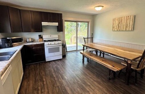Au Train Cabin | Moose Lodge with AuTrain Lk and beach access