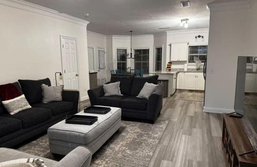Starkville House | More Cowbell 4 Bedroom 4 full bath minutes from MSU