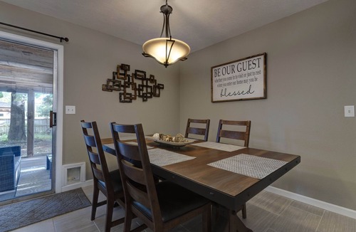 Springfield House | Morningside Retreat, Downtown Springfield