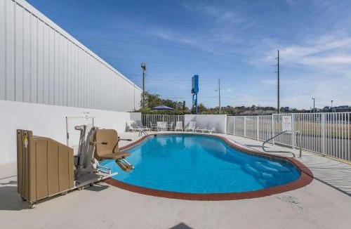 Dothan Hotel | Motel 6-Dothan, AL