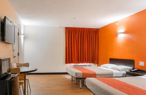 Desire Area Hotel | Motel 6-New Orleans, LA - Near Downtown