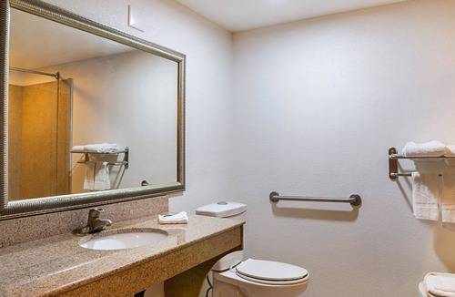 Desire Area Hotel | Motel 6 New Orleans, LA - Near Downtown