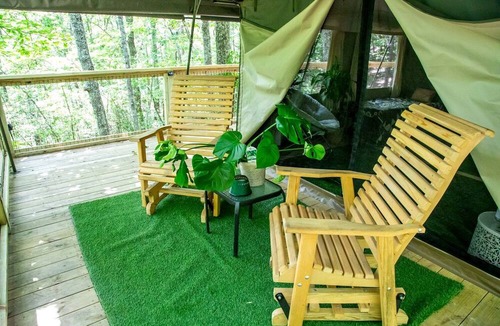 Trenton RV Rental | Mountain Glamping Tent with Sunrise Views & Firepit in Rising Fawn, Georgia