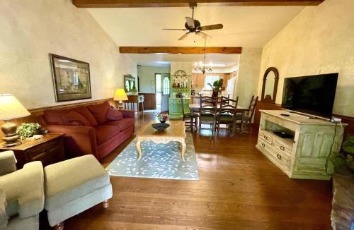 Mount Ida House | Mountain Harbor two bedroom cottage on the lake