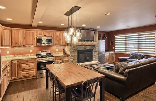 Boyne Falls Condo | Mountain Villa 342 H | Gas Fireplace | Walk to Slopes | 3 Bedroom