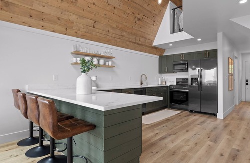 Trenton Cabin | Mountain’s Edge by Appalachian A-Frames, Mountain View, Hot Tub, WiFi