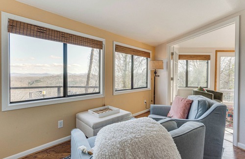 Blue Ridge Cottage | Mountaintop Blue Ridge Cabin: 2 Mi to Downtown