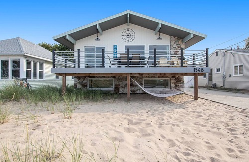 Bluffton House | Muskegon Beach House Oasis With Pool!