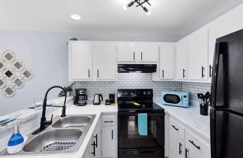 Titusville Apartment | NASA area, pool, gym, BBQ, *no pet fee* LCO @ 6 pm