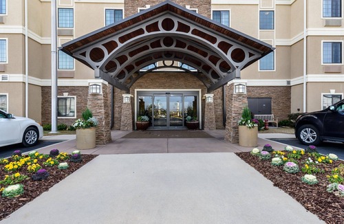 Oak Condo | Near Amusement Parks + Beaches | Outdoor Pool