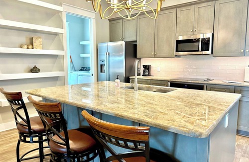 Biloxi Condo | Near Biloxi Beach & one block to casinos with a balcony! Biloxi Romance -1BR/1BA