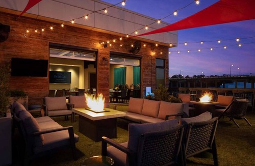 Tuscaloosa Hotel | Near Bryant-Denny Stadium + Rooftop Bar & Fitness