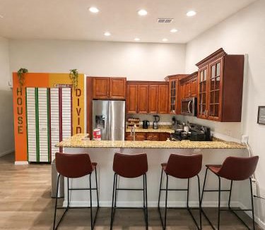 Tallahassee Apartment | Near FSU & Capitol Monthly OK Parking Patio