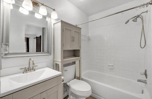 Tallahassee Apartment | Near FSU & Capitol Monthly OK Parking Patio