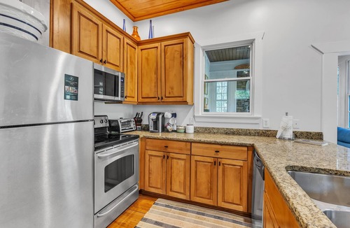 Dadeville Cabin | New! 2 bedroom/2 bath water access cabin at Lake Martin! Sleeps 8!